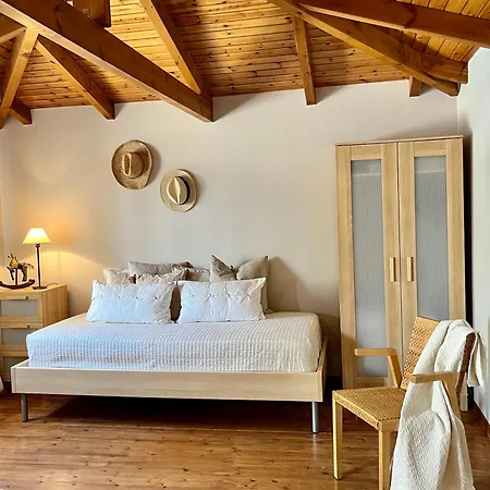 Homey Stoupa, Mani Stoúpa